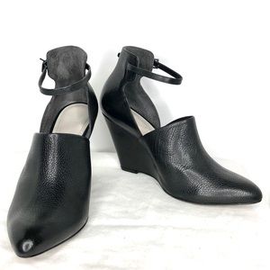 NWOT Pour La Victoire Black Leather Wedge Heels